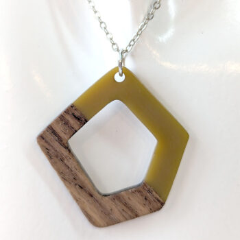 Caramel Brown Resin Wood Hollow Irregular Diamond Necklace - Image 2