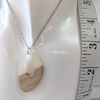 White Resin Wood Hollow Irregular Oval Necklace - Image 4