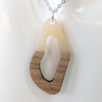 Cream Resin Wood Hollow Irregular Oval Necklace - Image 4