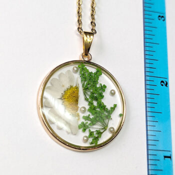 Real Dried White Flower Pearls Green Resin Round Necklace Gold - Image 2