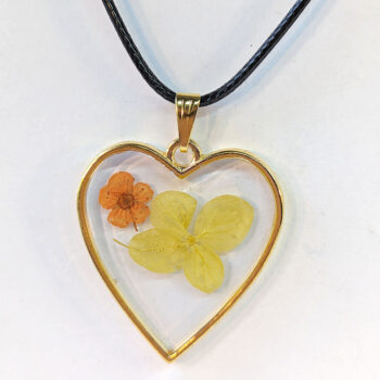 Heart Real Dried Yellow Daisy Flowers Resin Necklace - Image 3