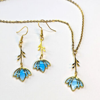 Gold Stainless Steel Dangle Flower Resin Necklace - Image 4