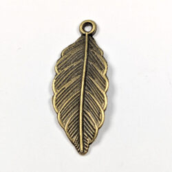 Detailed Oval Leaf Pendant Antique Bronze