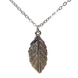 Detailed Oval Leaf Pendant Antique Silver Necklace